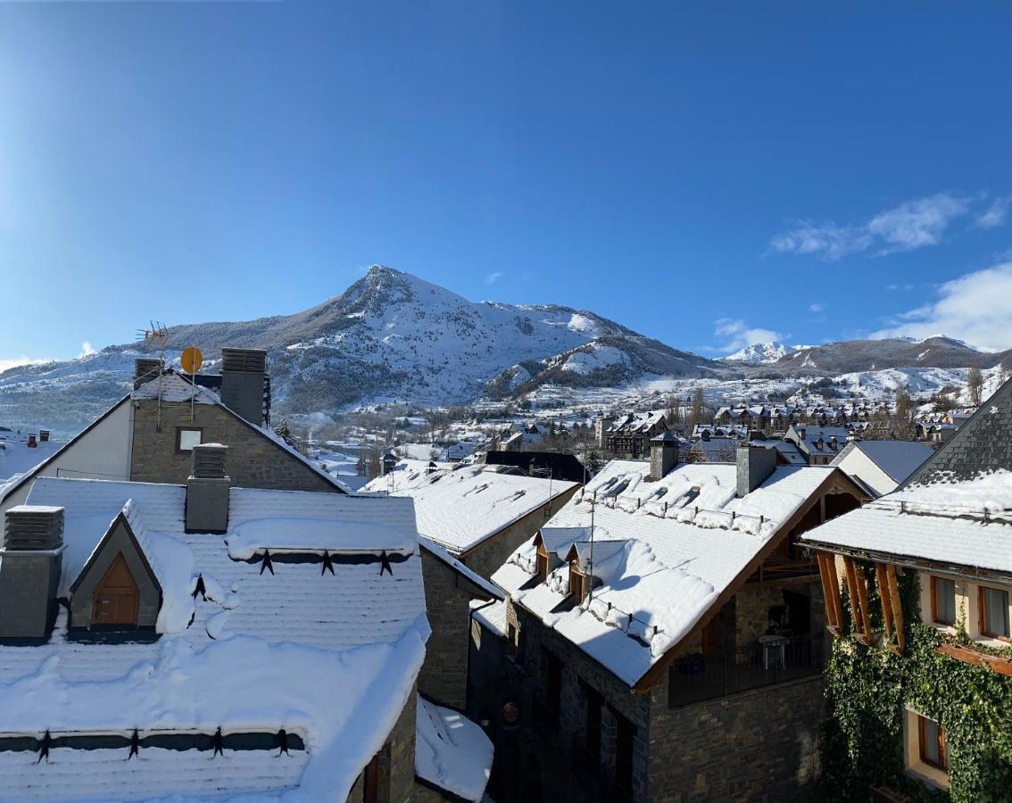 Esplendido Atico En Sallent Con Vistas Sallent De Gallego Luaran gambar