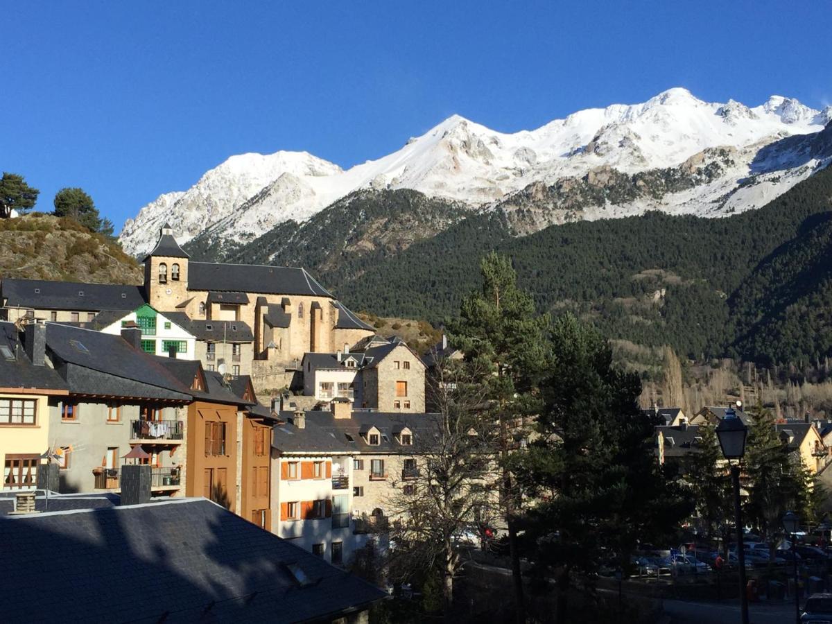 Esplendido Atico En Sallent Con Vistas Sallent De Gallego Luaran gambar