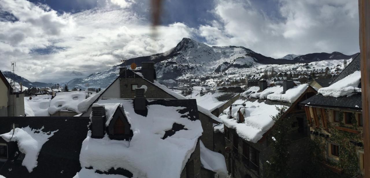 Esplendido Atico En Sallent Con Vistas Sallent De Gallego Luaran gambar